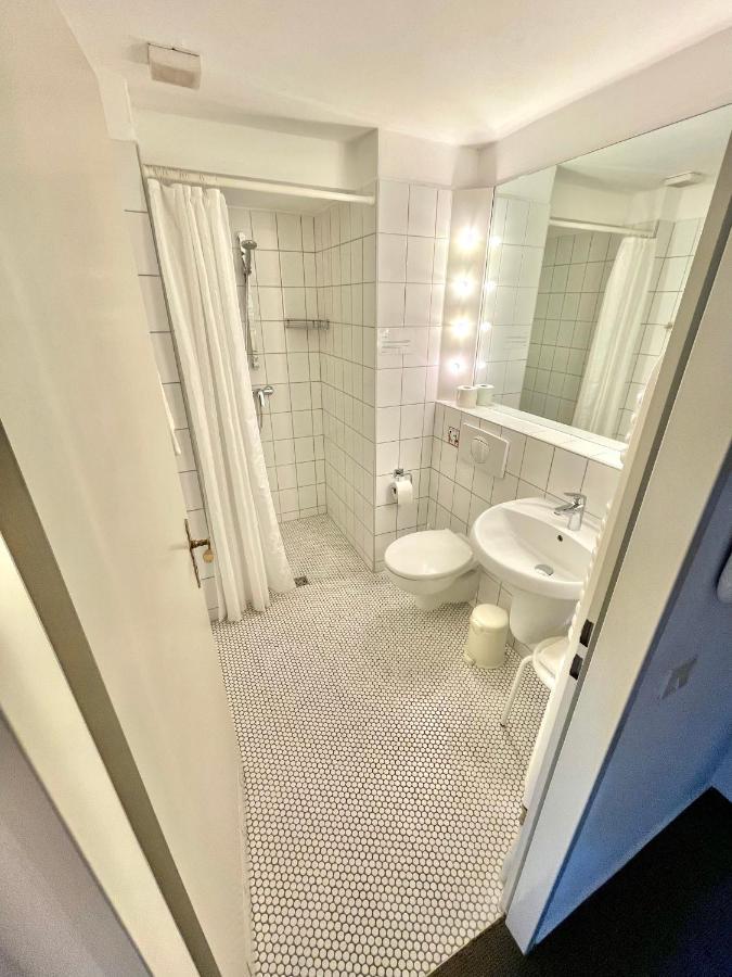 בול Hotel Pension Linz מראה חיצוני תמונה