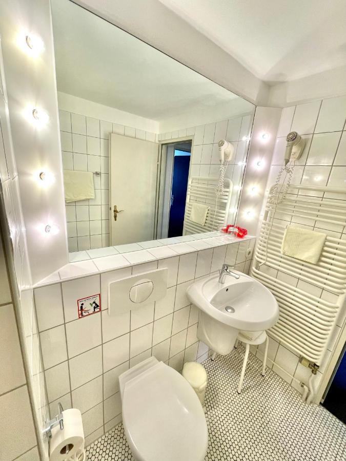 בול Hotel Pension Linz מראה חיצוני תמונה
